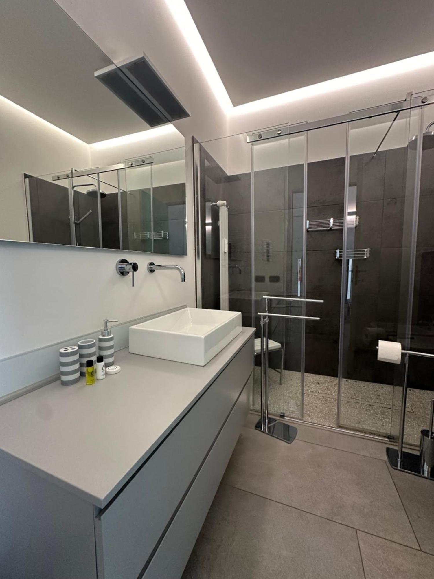 Modern Flat With A Stunning View In Cuneo Center Kültér fotó